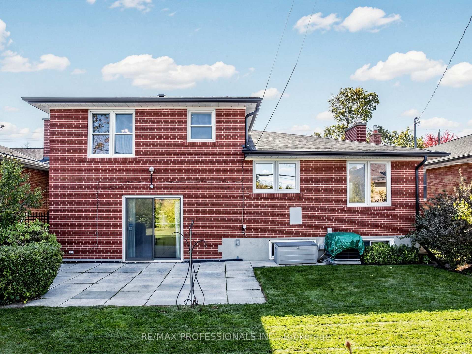 Photo 35 of 32 Summitcrest Drive, Etobicoke, Willowridge-Martingrove-Richview — HOMEH