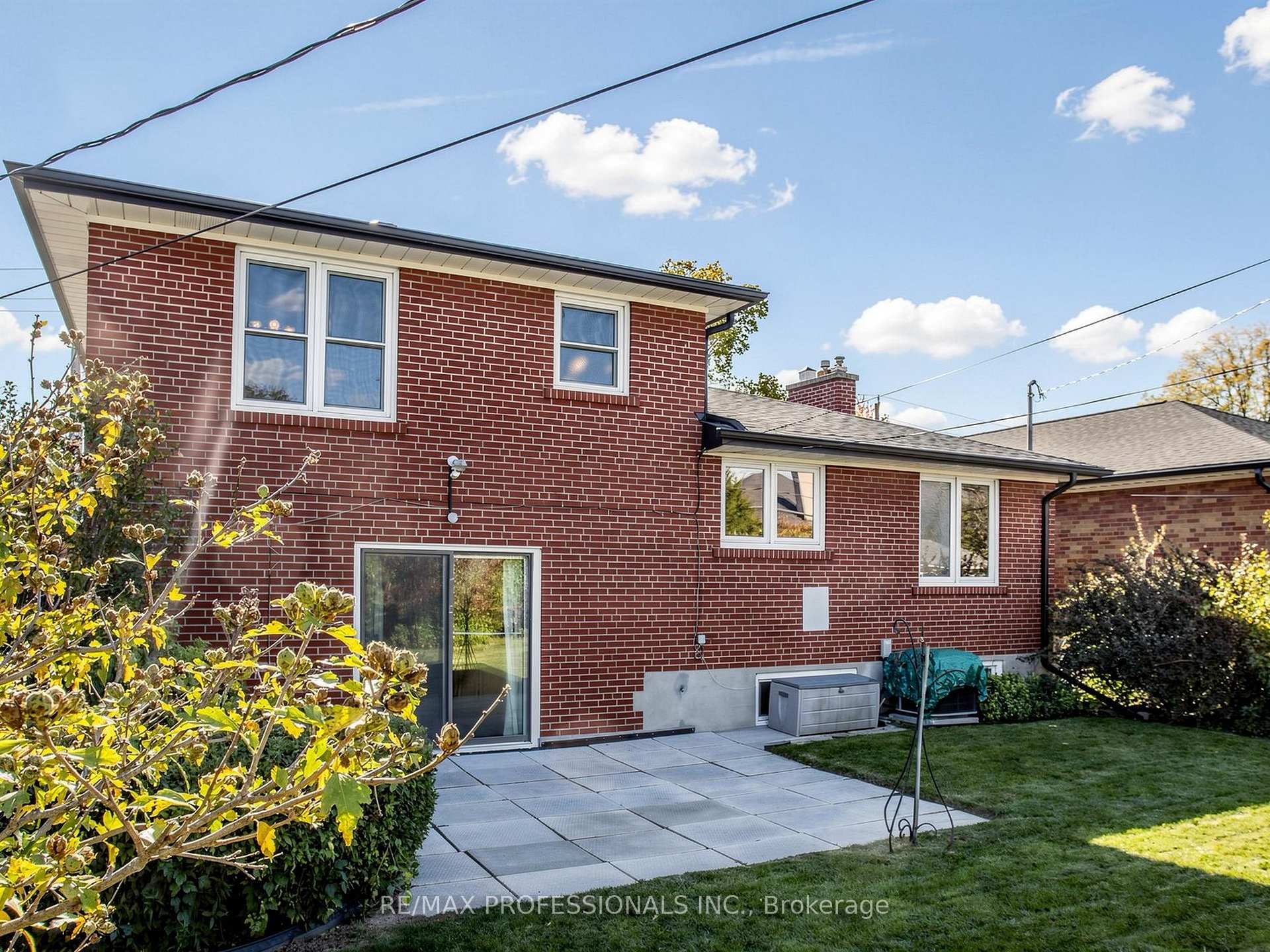 Photo 36 of 32 Summitcrest Drive, Etobicoke, Willowridge-Martingrove-Richview — HOMEH