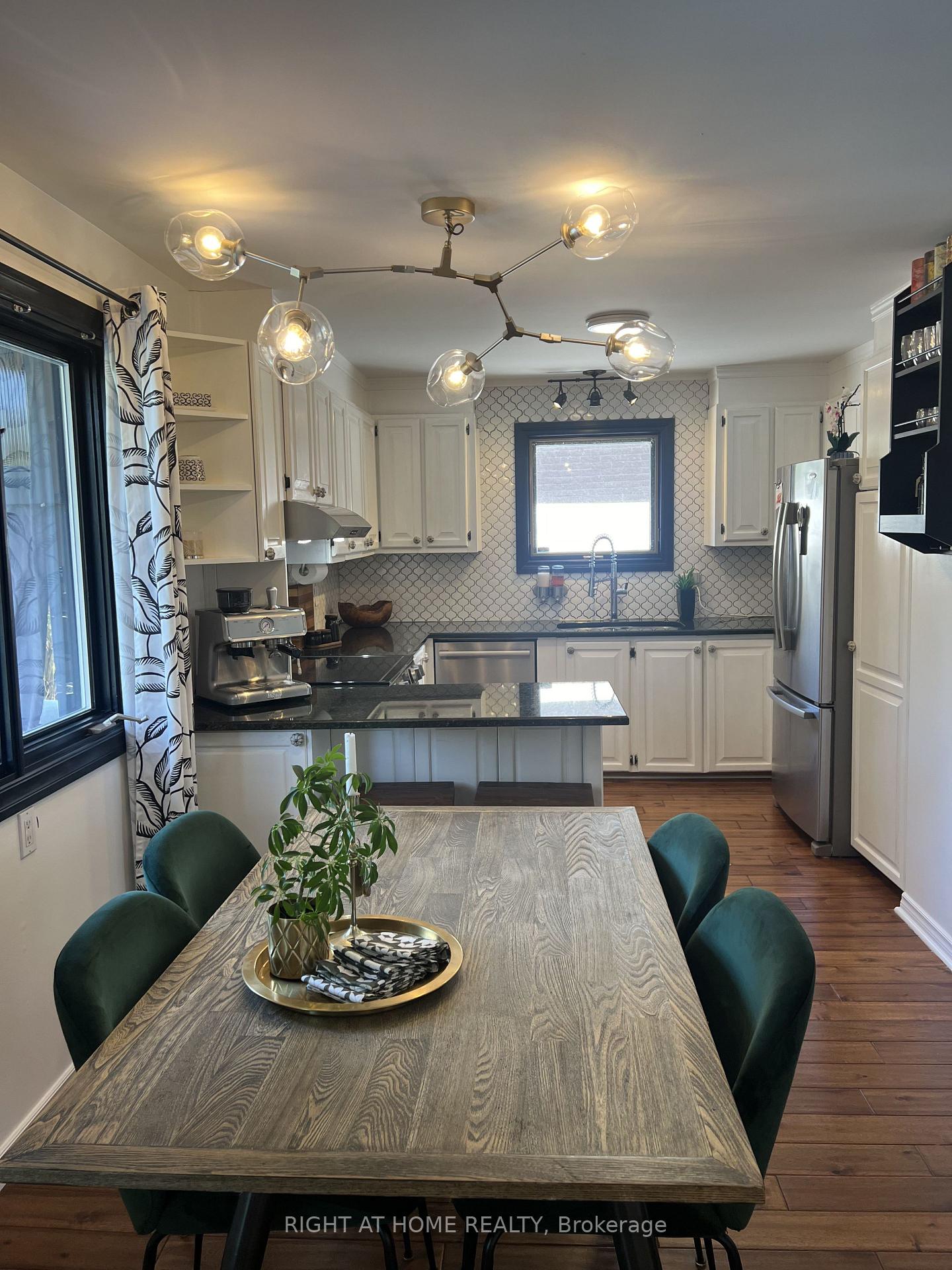 Photo 9 of 828 Eastvale Drive, Ottawa, Beacon Hill North — HOMEH