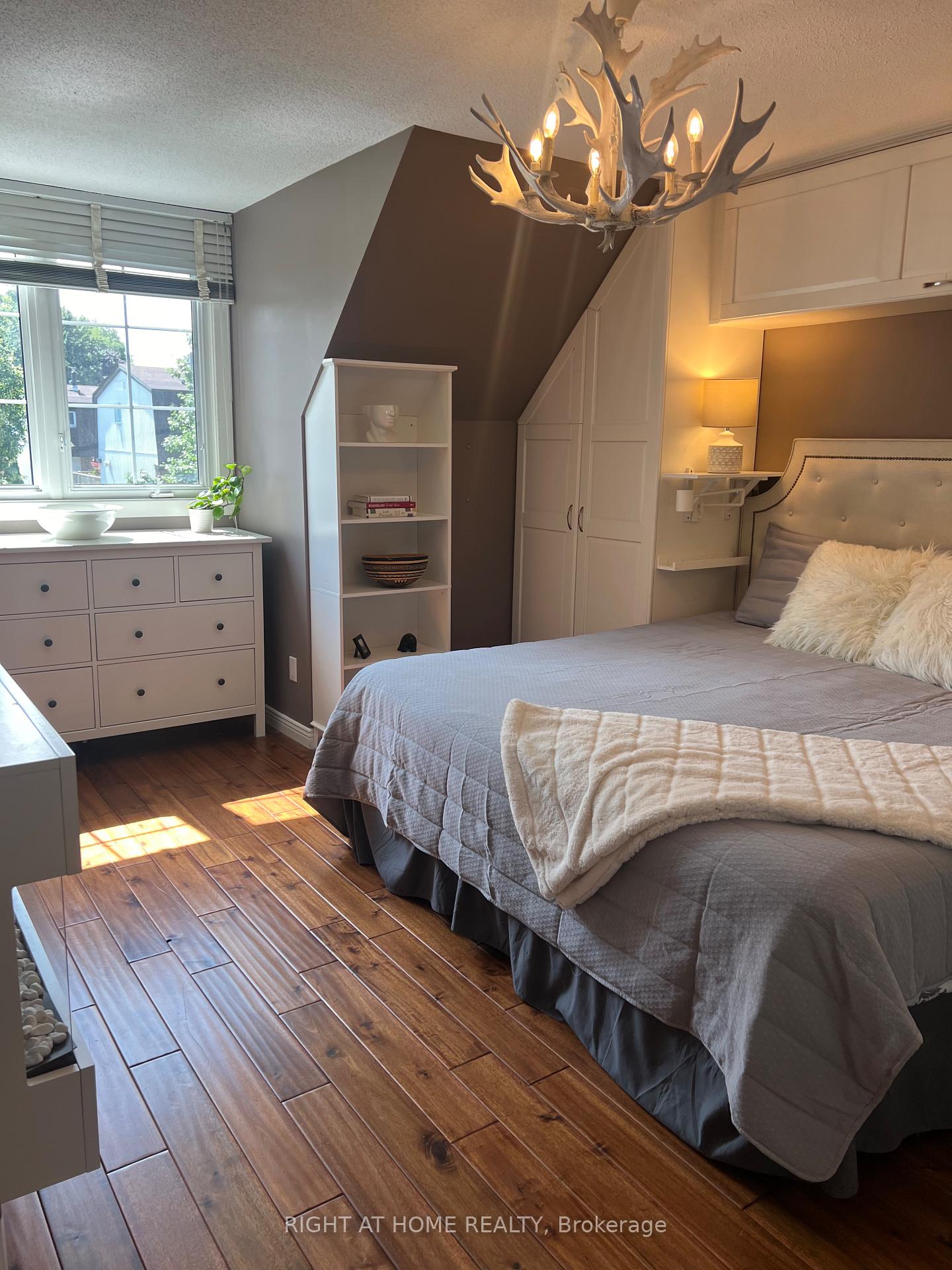 Photo 14 of 828 Eastvale Drive, Ottawa, Beacon Hill North — HOMEH