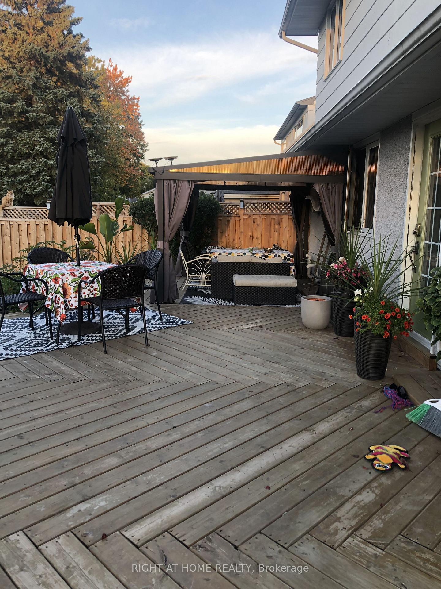 Photo 21 of 828 Eastvale Drive, Ottawa, Beacon Hill North — HOMEH