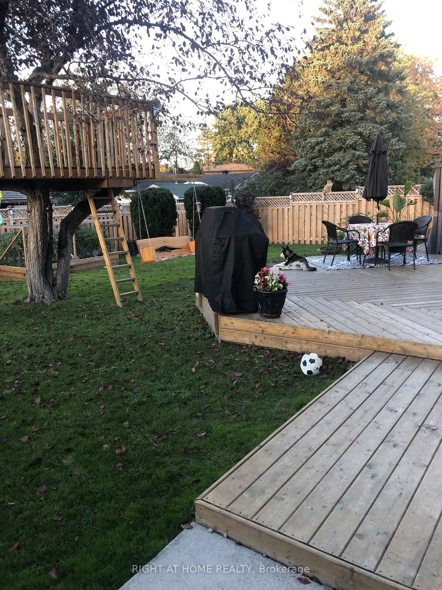 Photo 23 of 828 Eastvale Drive, Ottawa, Beacon Hill North — HOMEH