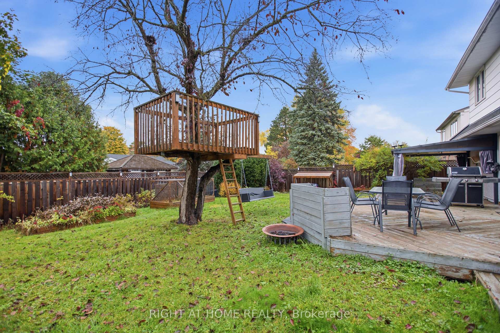 Photo 25 of 828 Eastvale Drive, Ottawa, Beacon Hill North — HOMEH