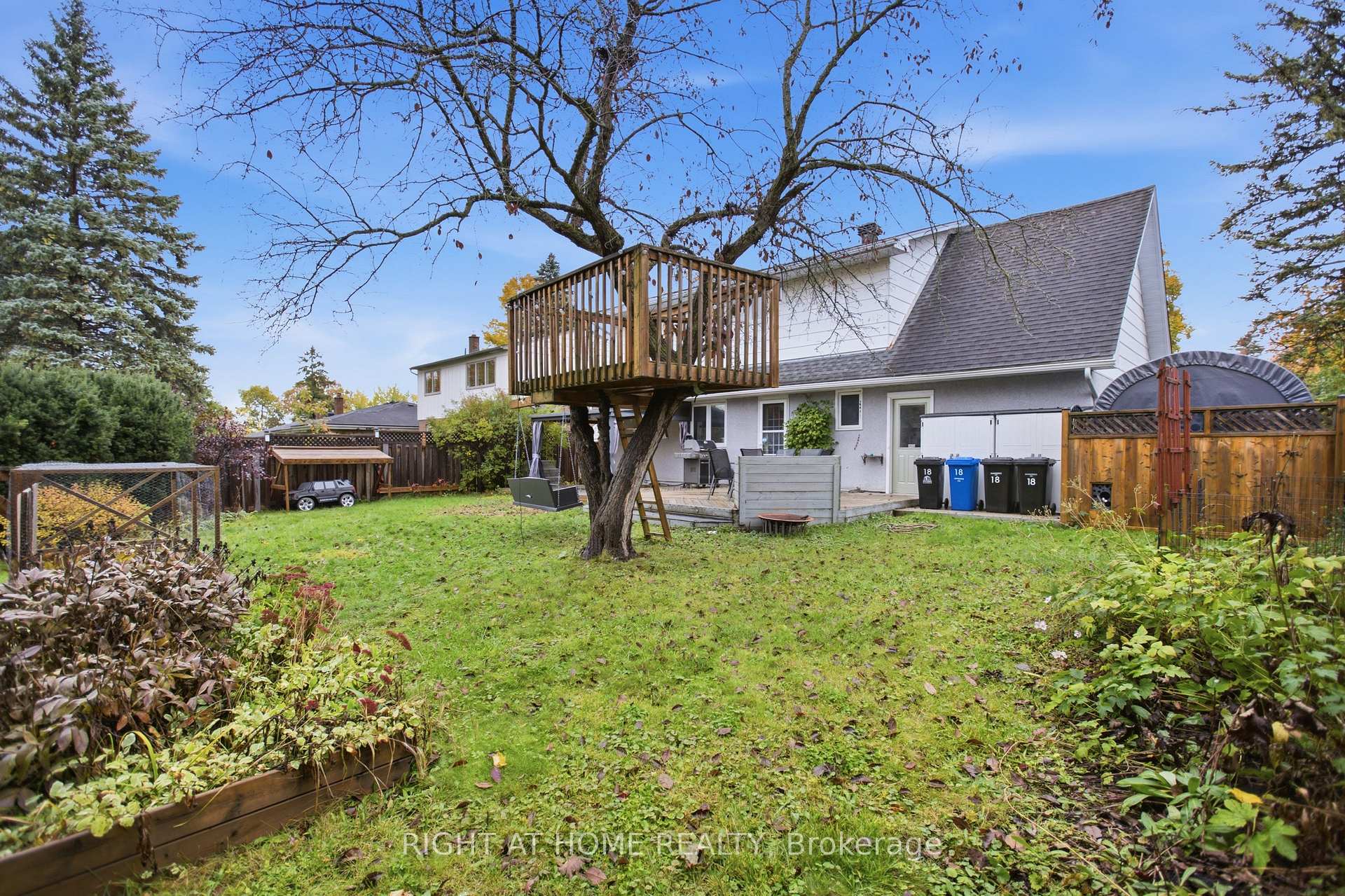 Photo 26 of 828 Eastvale Drive, Ottawa, Beacon Hill North — HOMEH