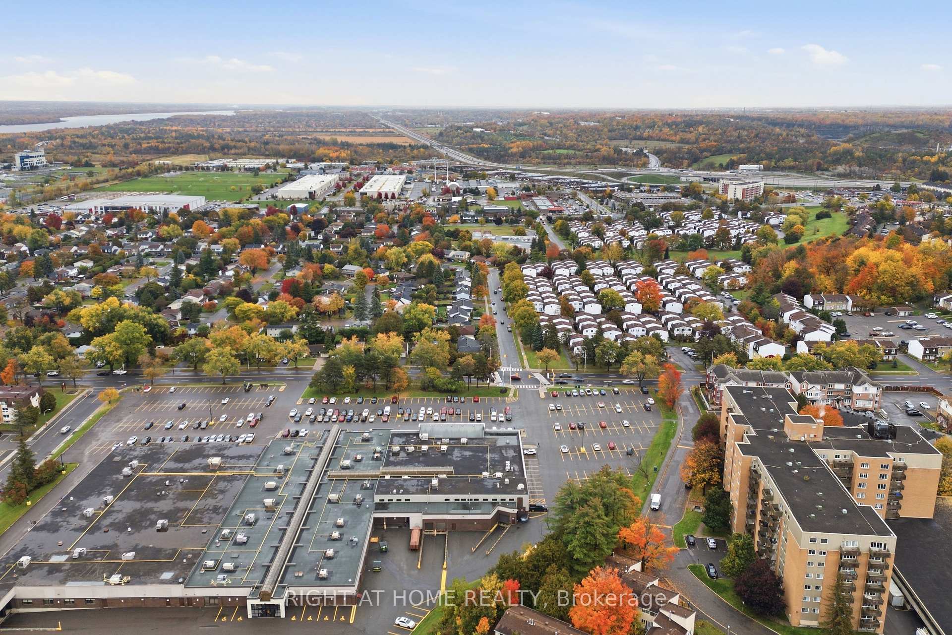 Photo 33 of 828 Eastvale Drive, Ottawa, Beacon Hill North — HOMEH