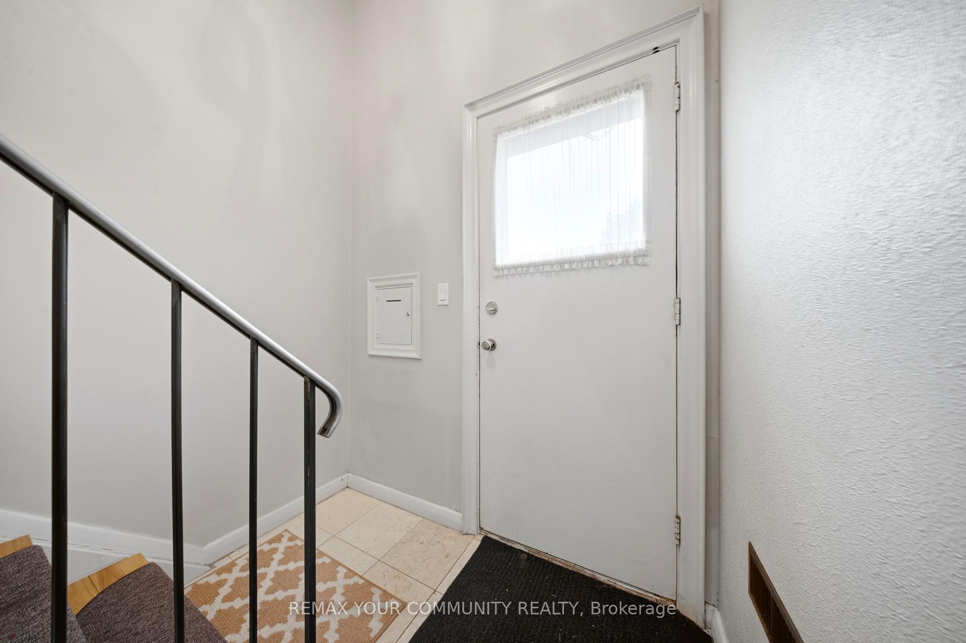 Photo 2 of Unit lower 1, 10 Tinder Crescent, North York, Victoria Village — HOMEH