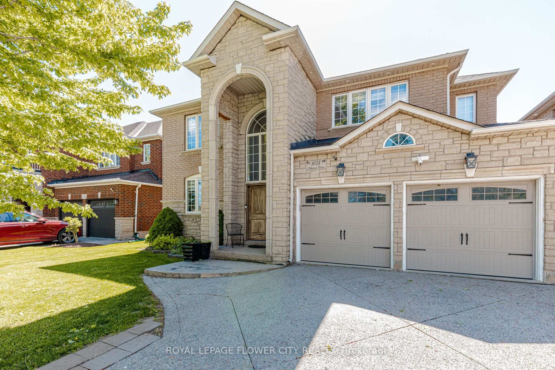 Photo 1 of 1058 Agram Drive, Oakville, Joshua Creek — HOMEH