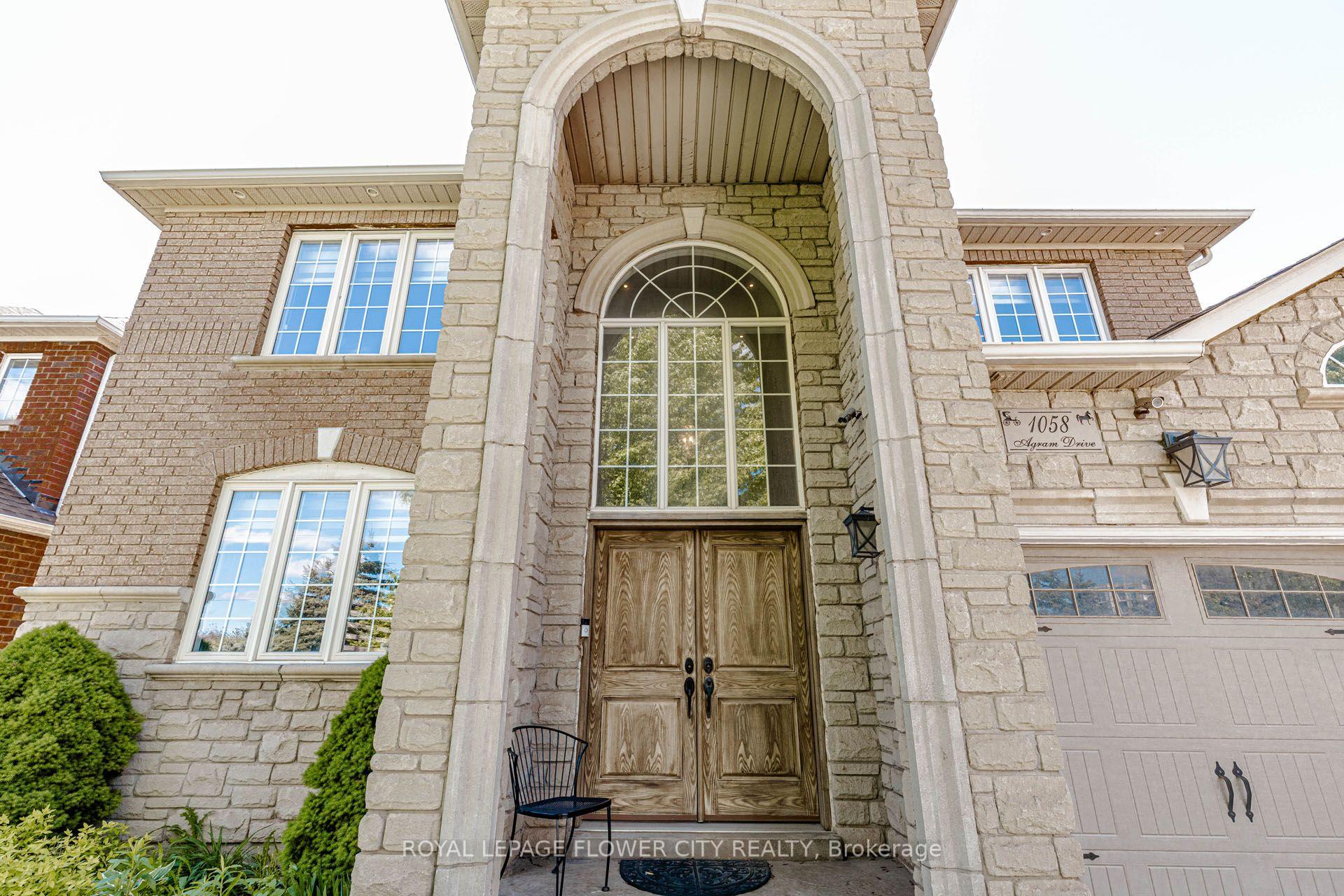 Photo 3 of 1058 Agram Drive, Oakville, Joshua Creek — HOMEH