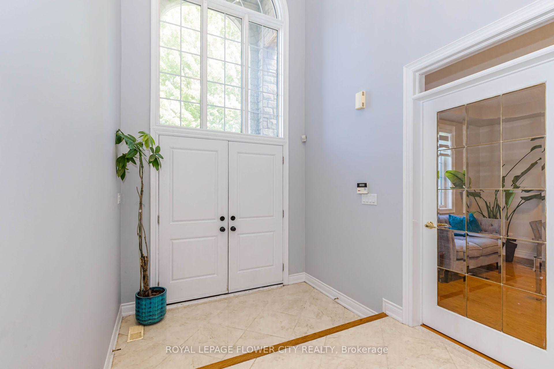 Photo 5 of 1058 Agram Drive, Oakville, Joshua Creek — HOMEH