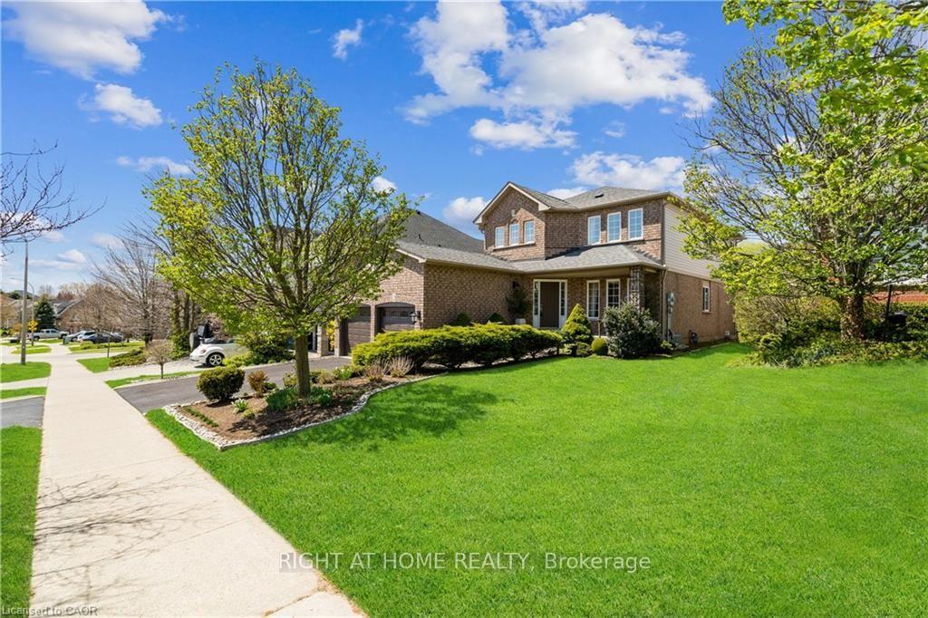 Photo 2 of 106 Moore Crescent, Hamilton, Ancaster — HOMEH