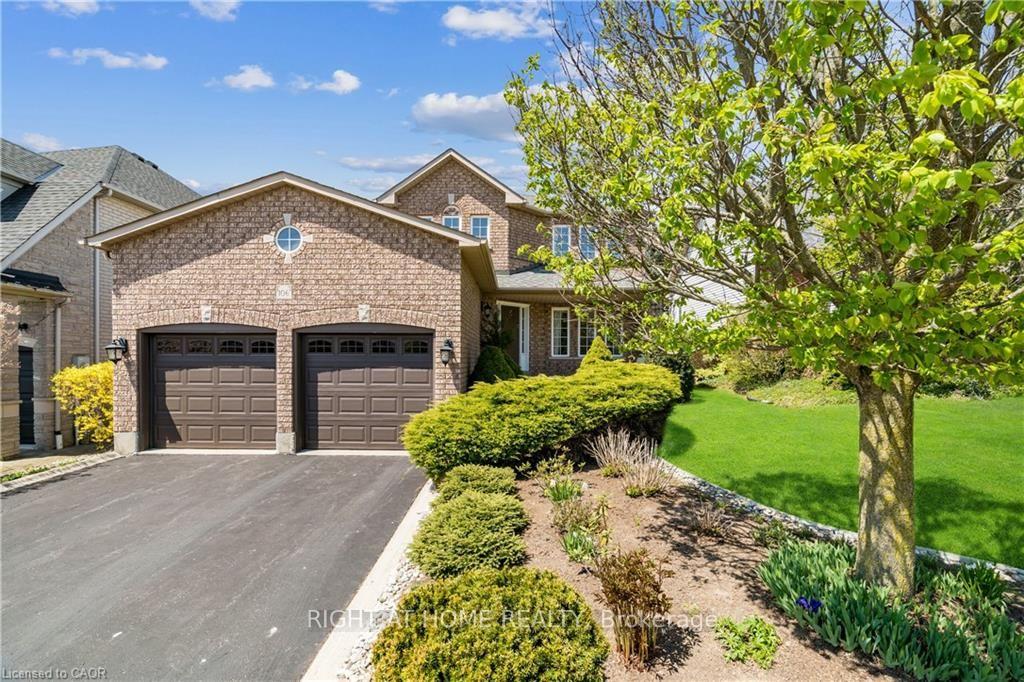Photo 3 of 106 Moore Crescent, Hamilton, Ancaster — HOMEH