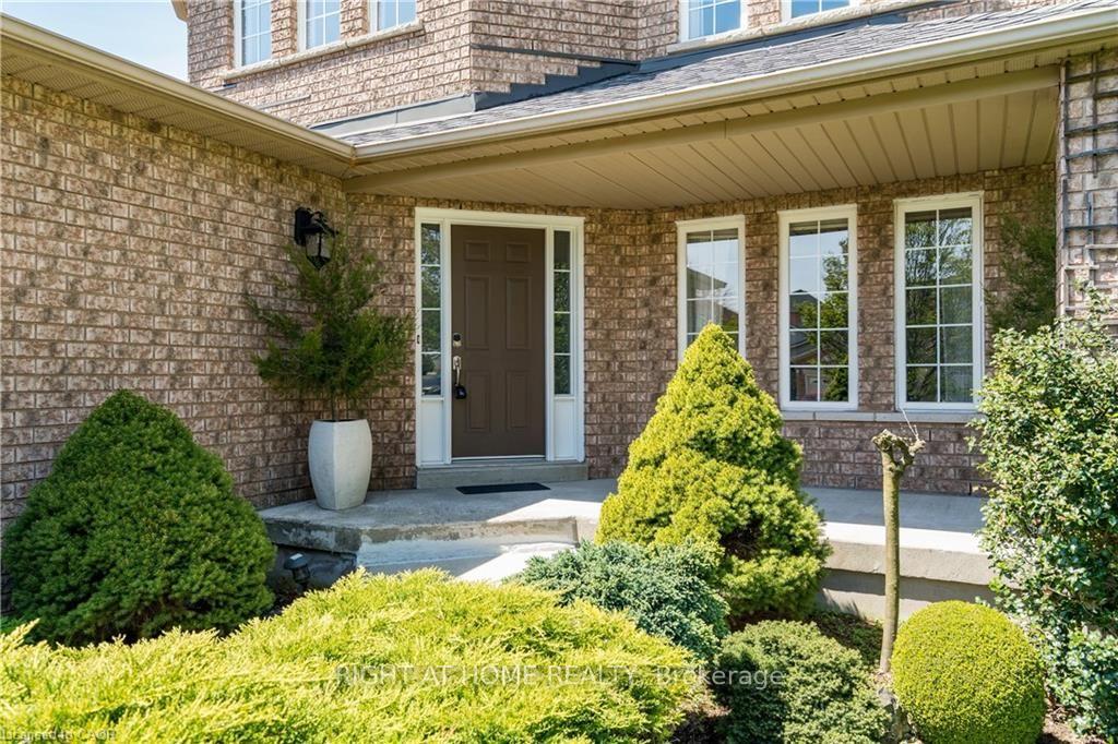 Photo 6 of 106 Moore Crescent, Hamilton, Ancaster — HOMEH