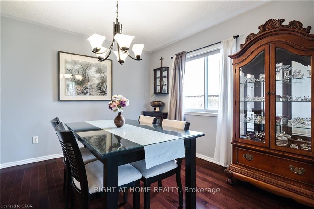 Photo 11 of 106 Moore Crescent, Hamilton, Ancaster — HOMEH