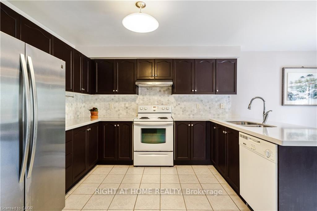 Photo 13 of 106 Moore Crescent, Hamilton, Ancaster — HOMEH