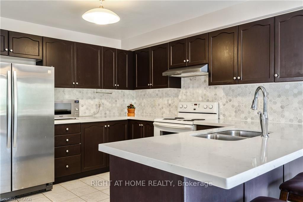 Photo 15 of 106 Moore Crescent, Hamilton, Ancaster — HOMEH