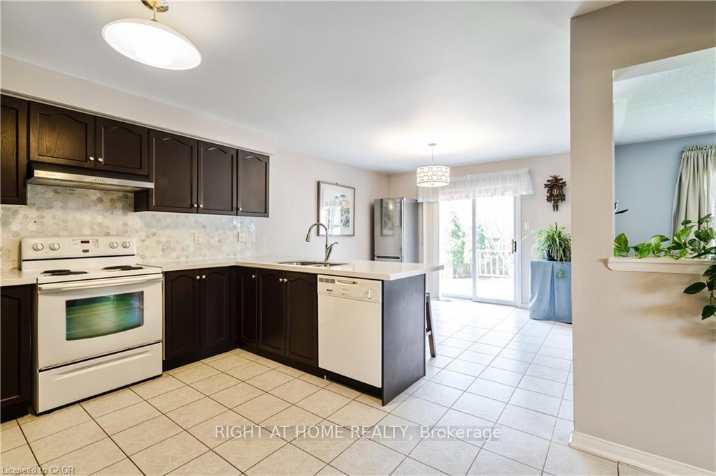Photo 17 of 106 Moore Crescent, Hamilton, Ancaster — HOMEH