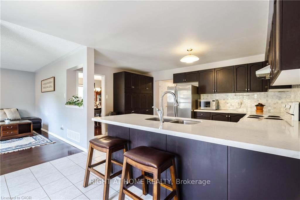 Photo 18 of 106 Moore Crescent, Hamilton, Ancaster — HOMEH