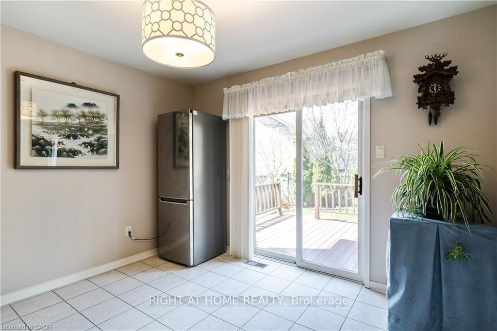Photo 19 of 106 Moore Crescent, Hamilton, Ancaster — HOMEH