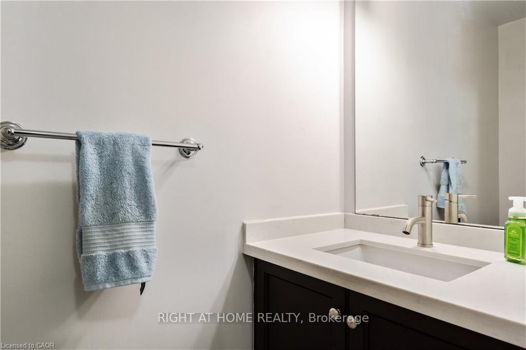 Photo 25 of 106 Moore Crescent, Hamilton, Ancaster — HOMEH