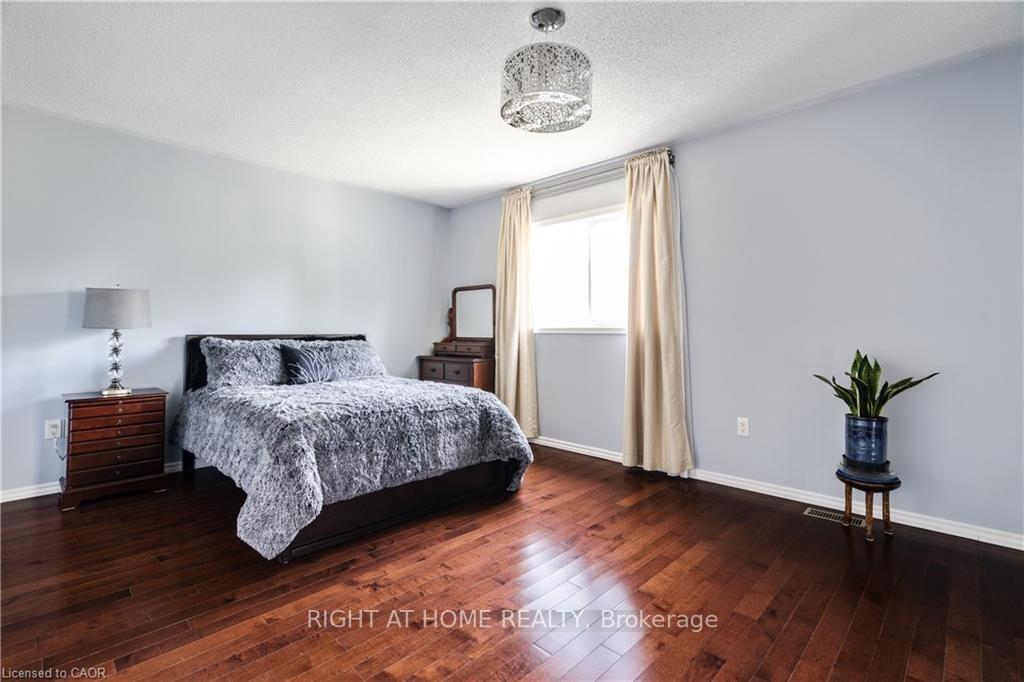Photo 27 of 106 Moore Crescent, Hamilton, Ancaster — HOMEH