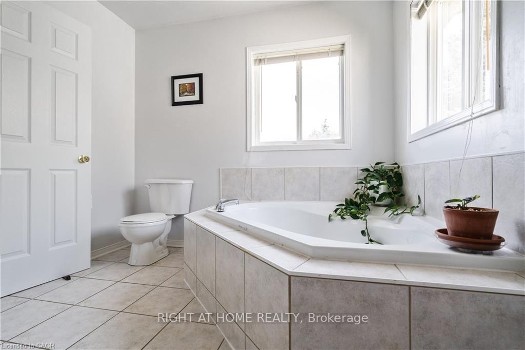 Photo 31 of 106 Moore Crescent, Hamilton, Ancaster — HOMEH
