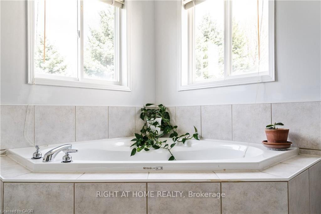 Photo 32 of 106 Moore Crescent, Hamilton, Ancaster — HOMEH