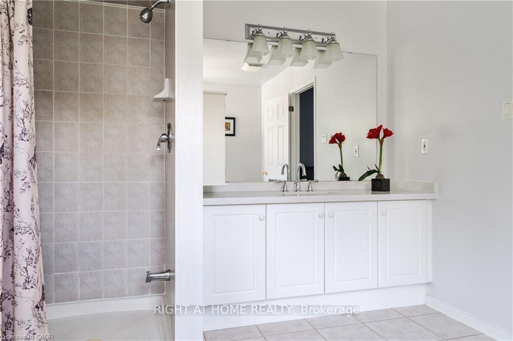 Photo 33 of 106 Moore Crescent, Hamilton, Ancaster — HOMEH