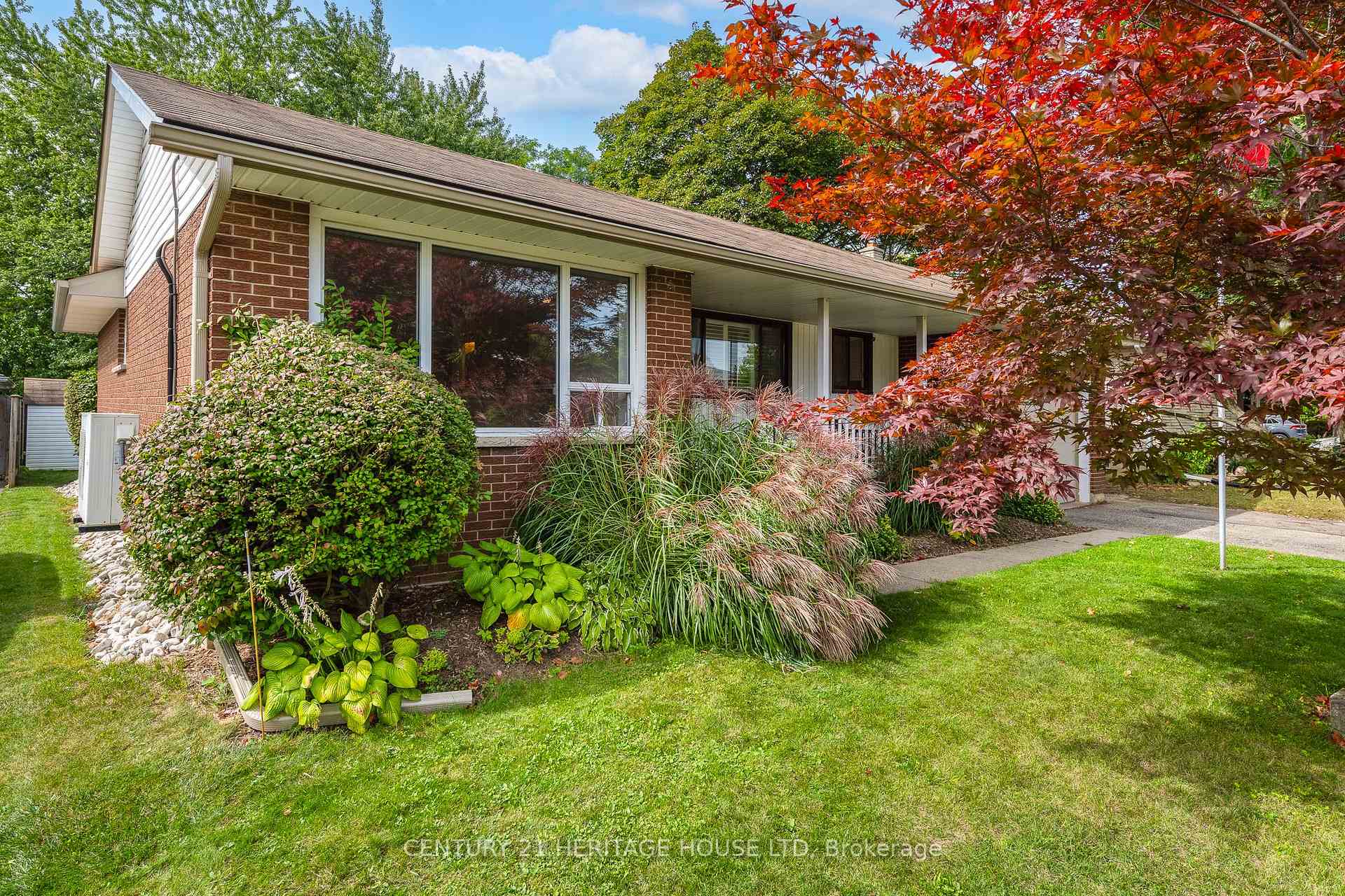Photo 2 of 39 Wren Crescent, Kitchener, Stanley Park — HOMEH