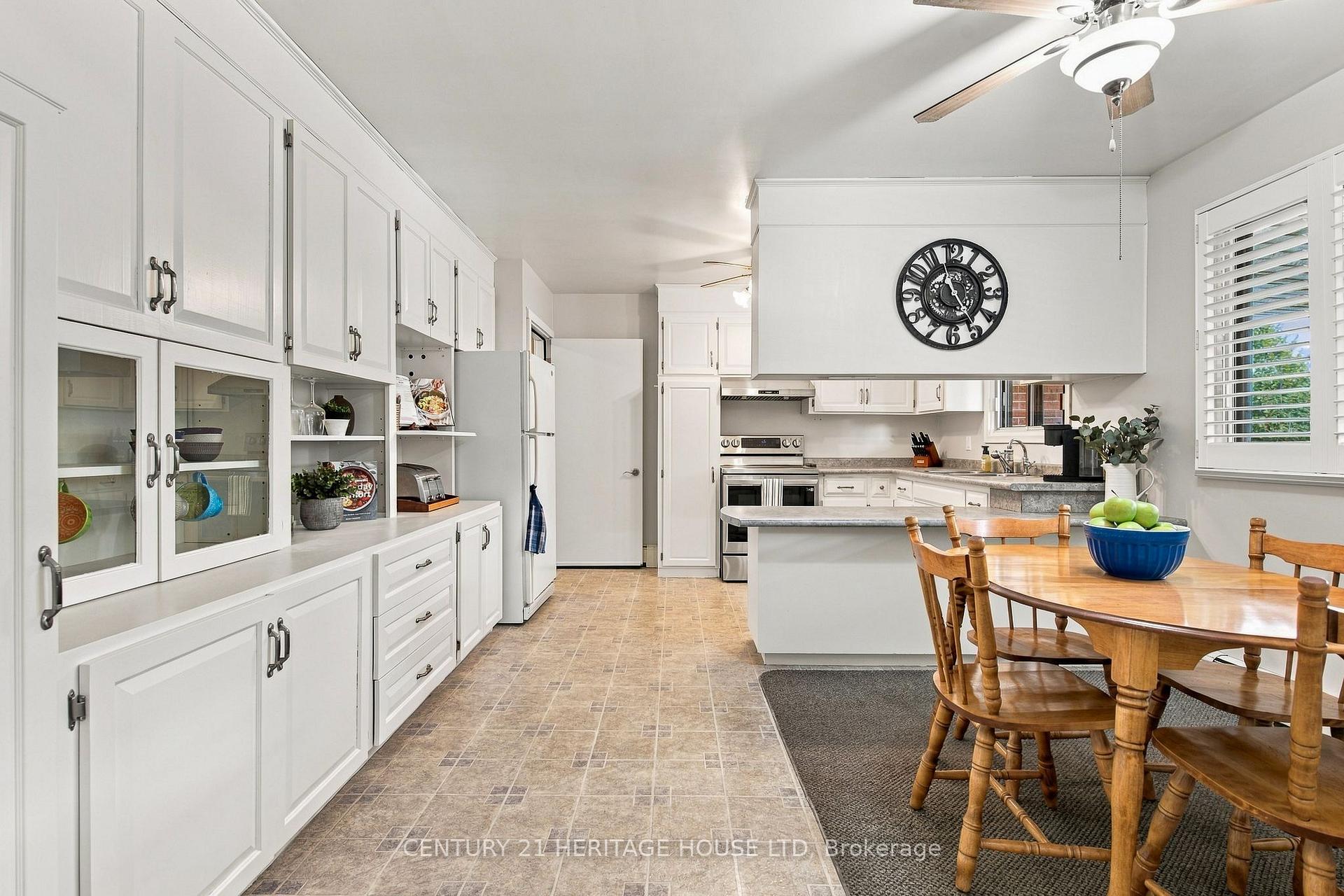 Photo 12 of 39 Wren Crescent, Kitchener, Stanley Park — HOMEH