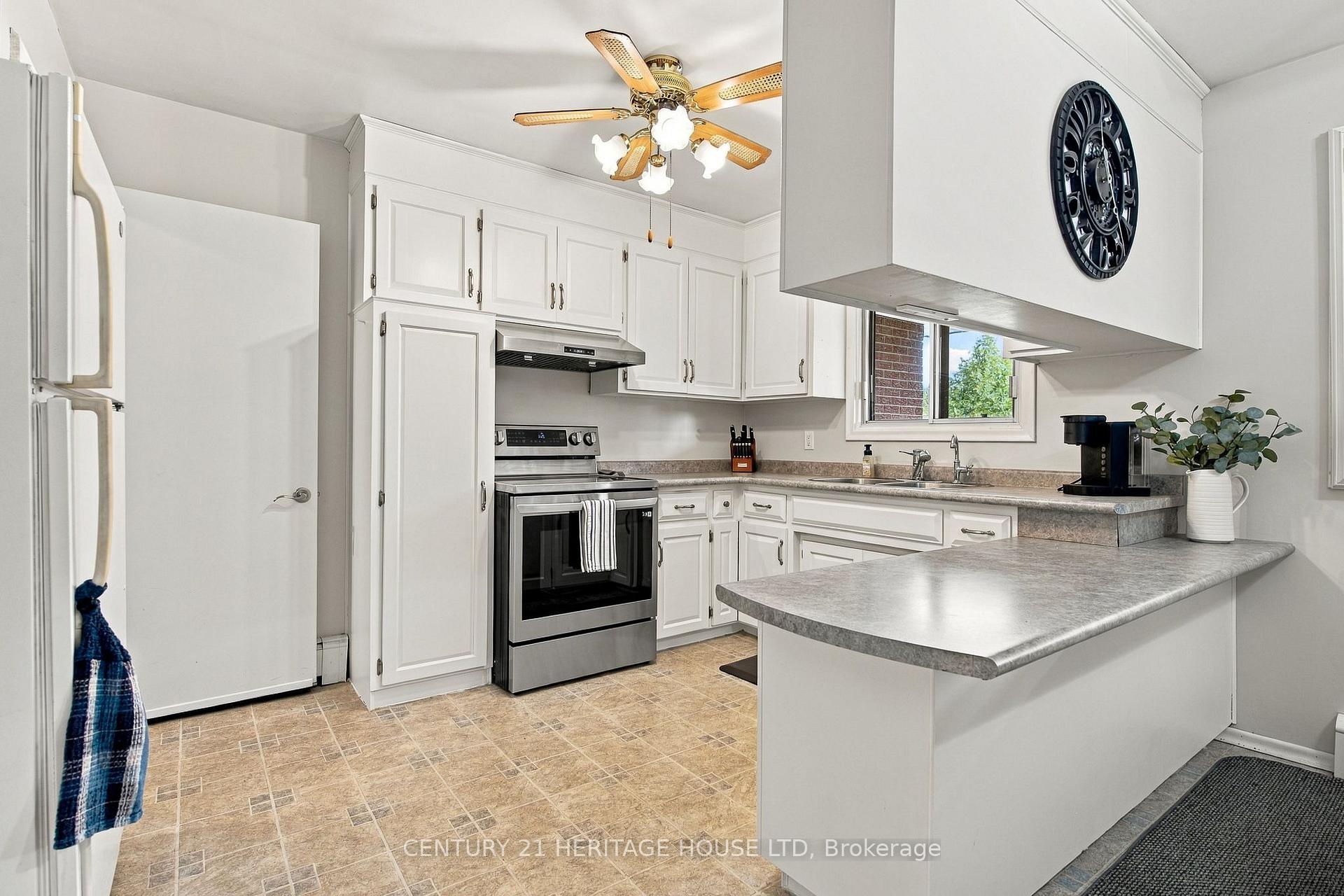 Photo 14 of 39 Wren Crescent, Kitchener, Stanley Park — HOMEH
