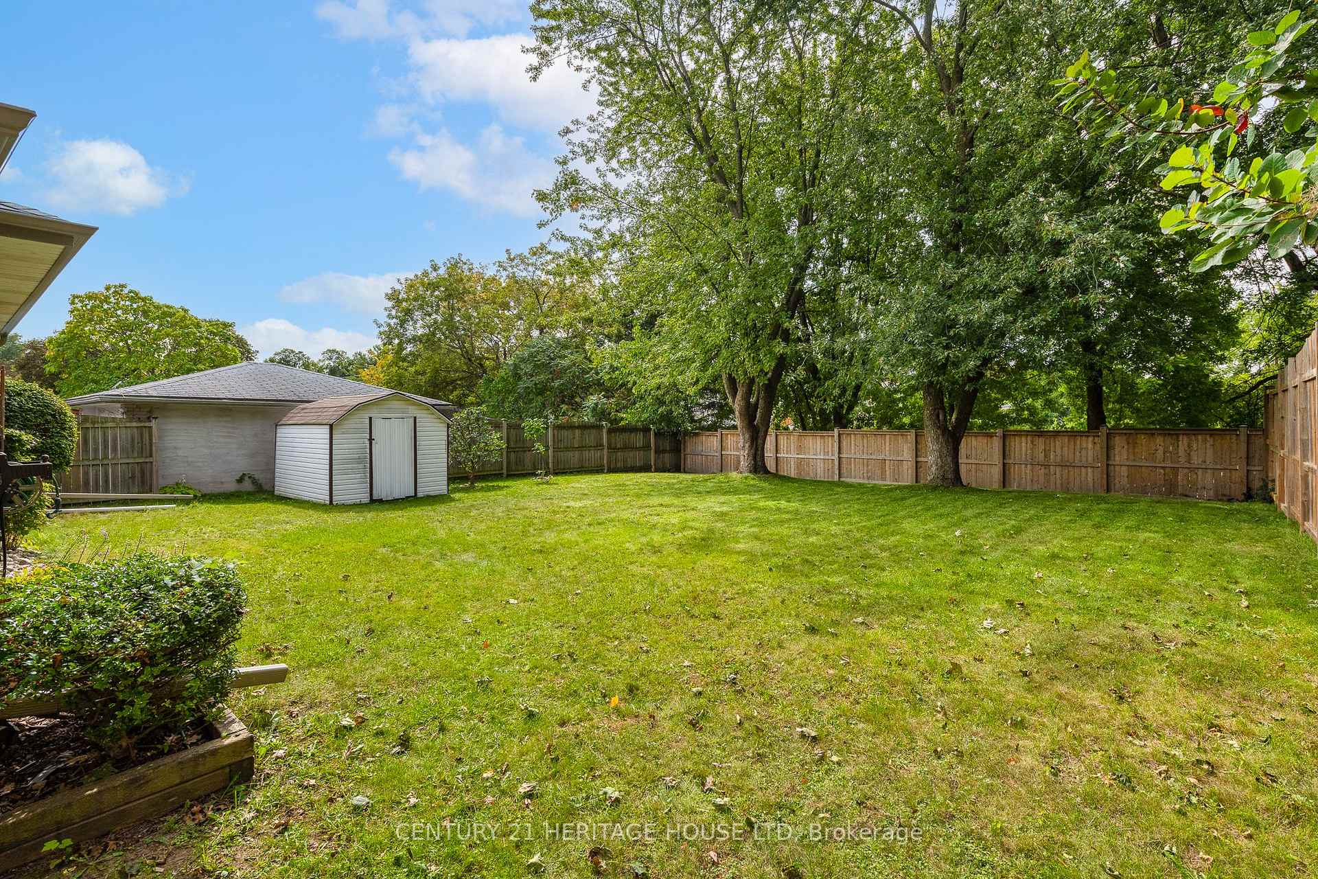 Photo 37 of 39 Wren Crescent, Kitchener, Stanley Park — HOMEH