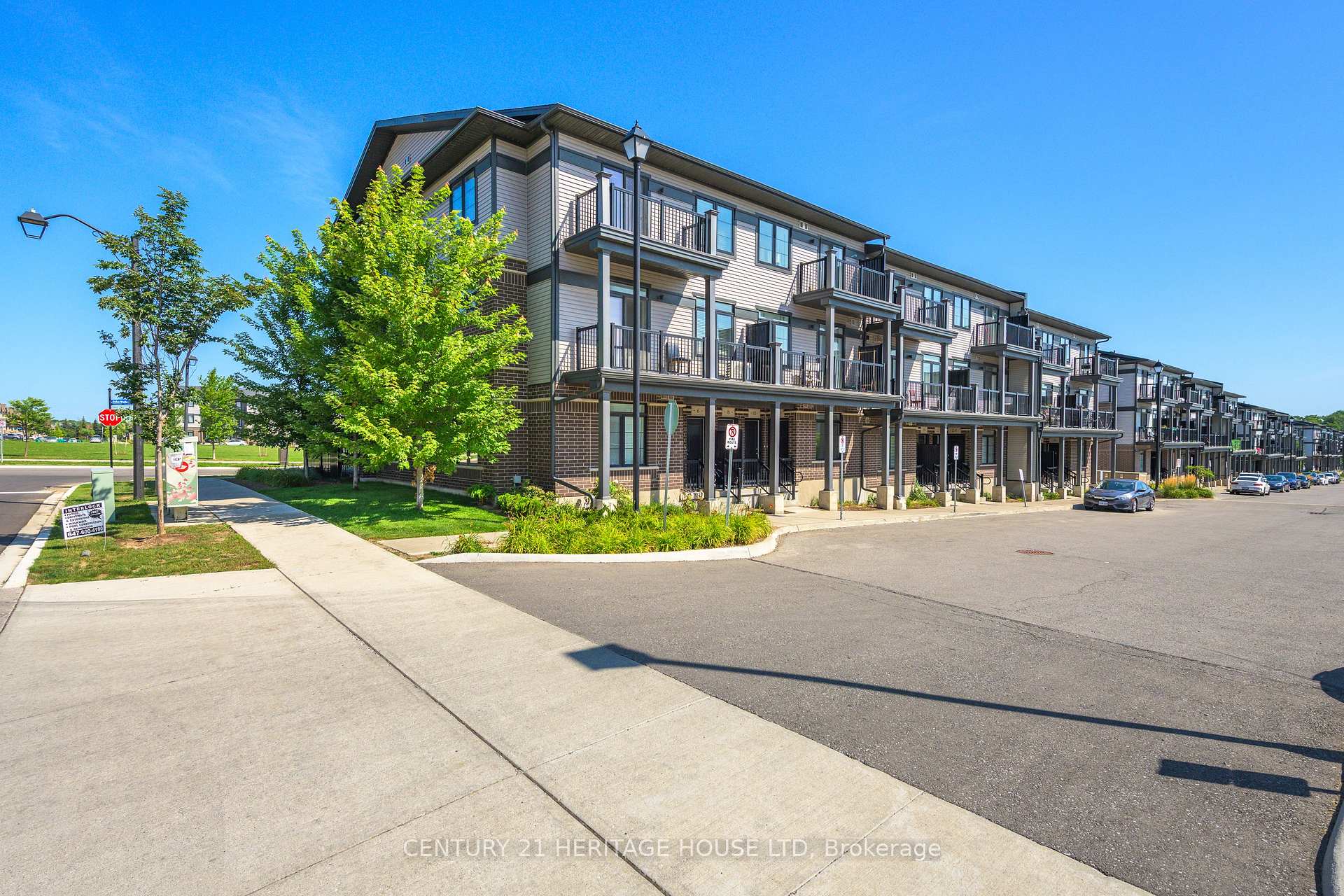 Photo 2 of 12 Wheat Lane, Kitchener, Huron Park — HOMEH