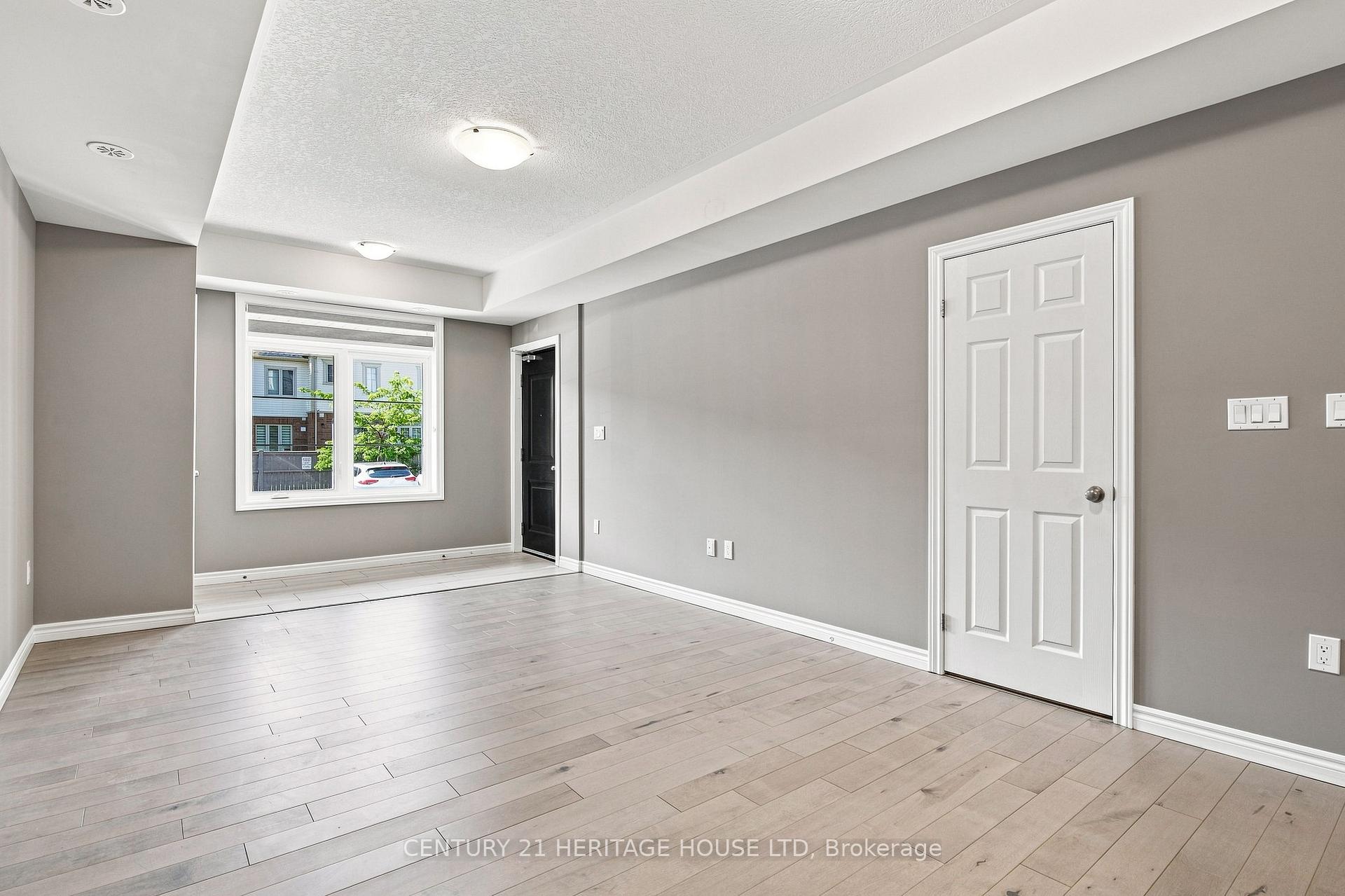 Photo 8 of 12 Wheat Lane, Kitchener, Huron Park — HOMEH
