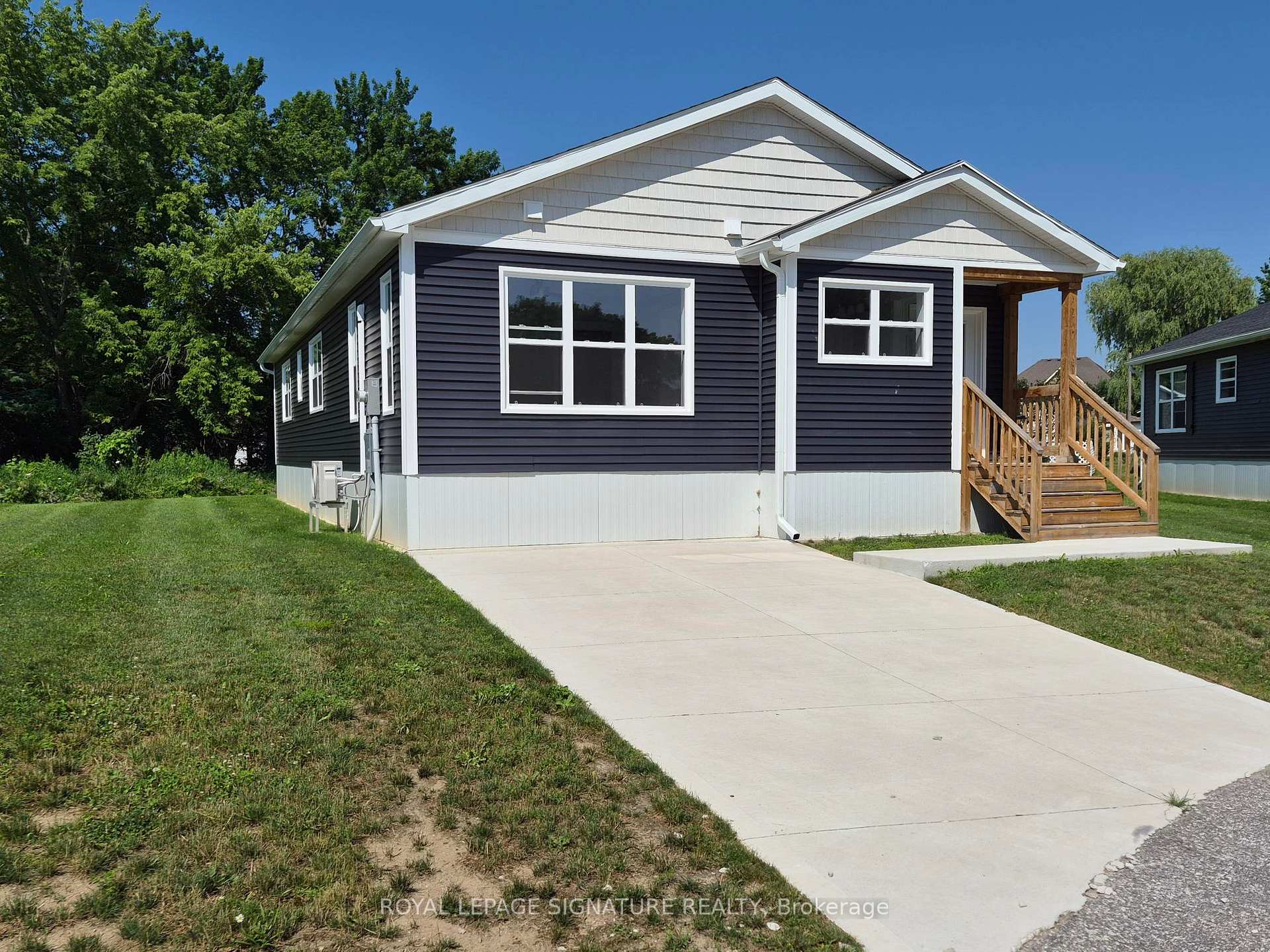 Photo 3 of 16 Briarwood Place, Innisfil, Cookstown — HOMEH