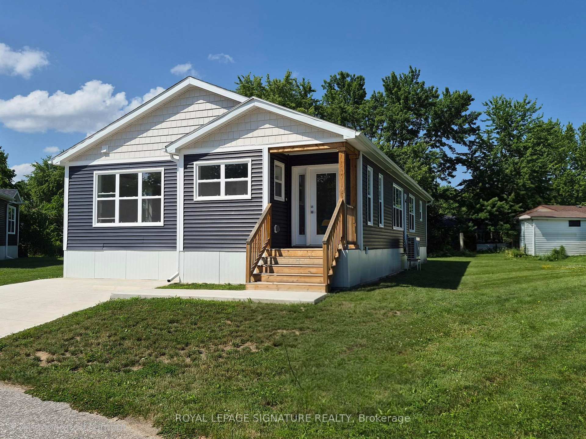 Photo 4 of 16 Briarwood Place, Innisfil, Cookstown — HOMEH