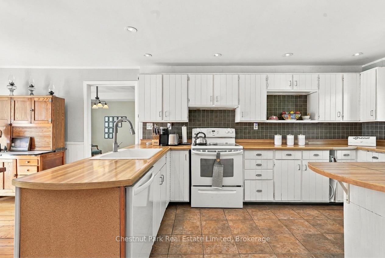Photo 11 of 265 Ridge Road, Prince Edward County, Hallowell — HOMEH