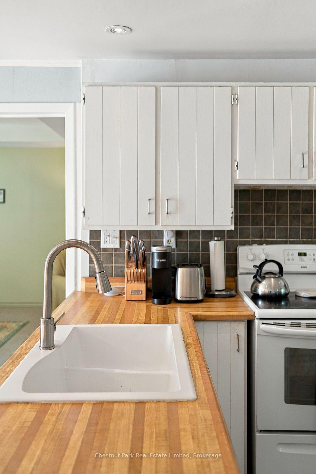 Photo 12 of 265 Ridge Road, Prince Edward County, Hallowell — HOMEH