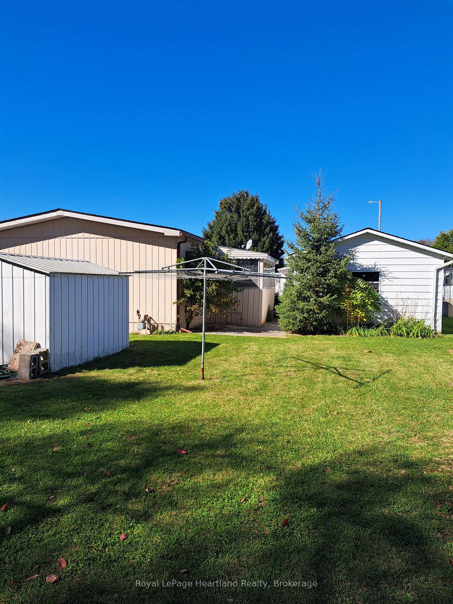 Photo 3 of 2 Velma Street, Strathroy-Caradoc, SW — HOMEH