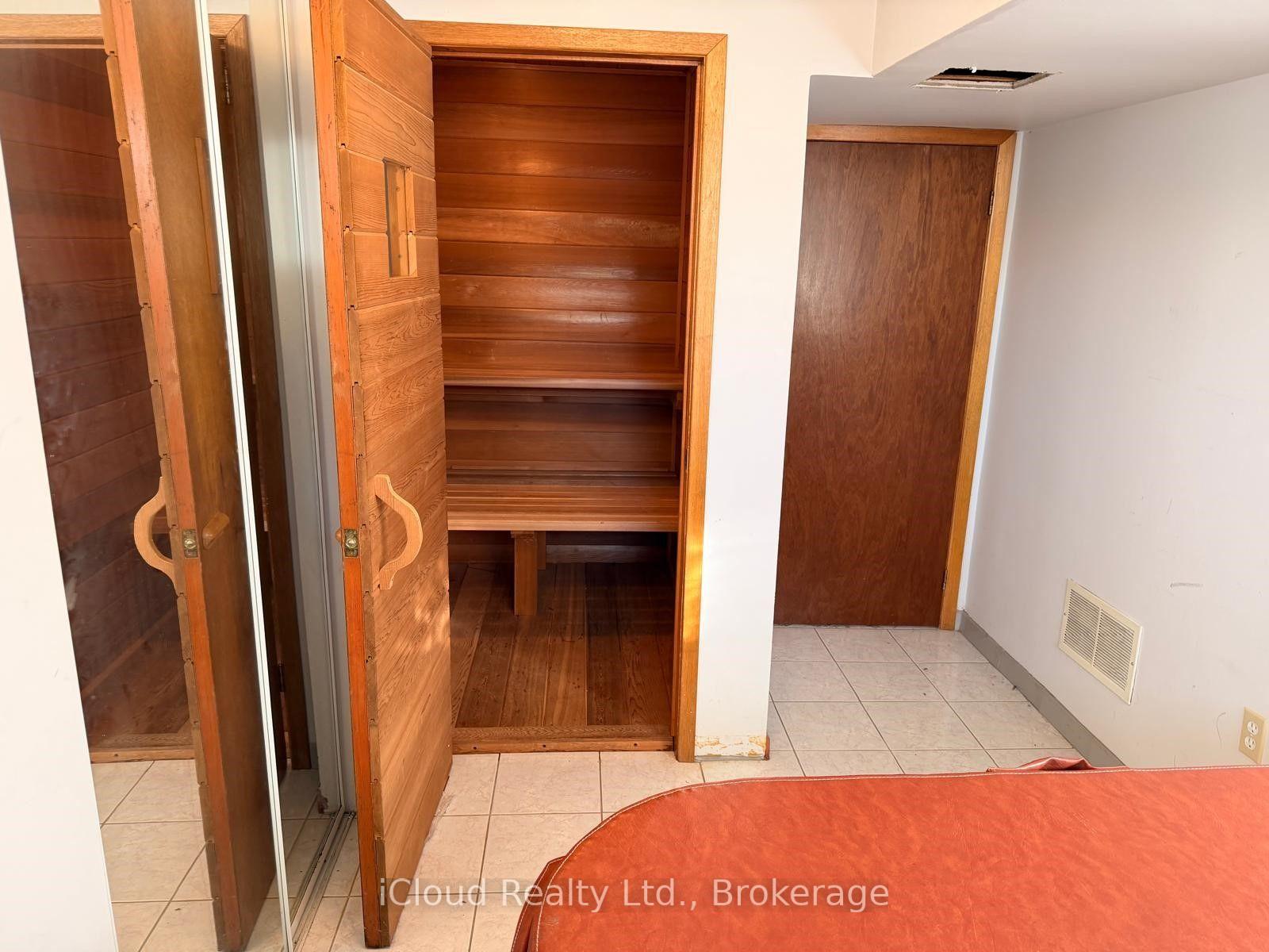 Photo 3 of 22 Seaton Place, Hamilton, Stoney Creek — HOMEH