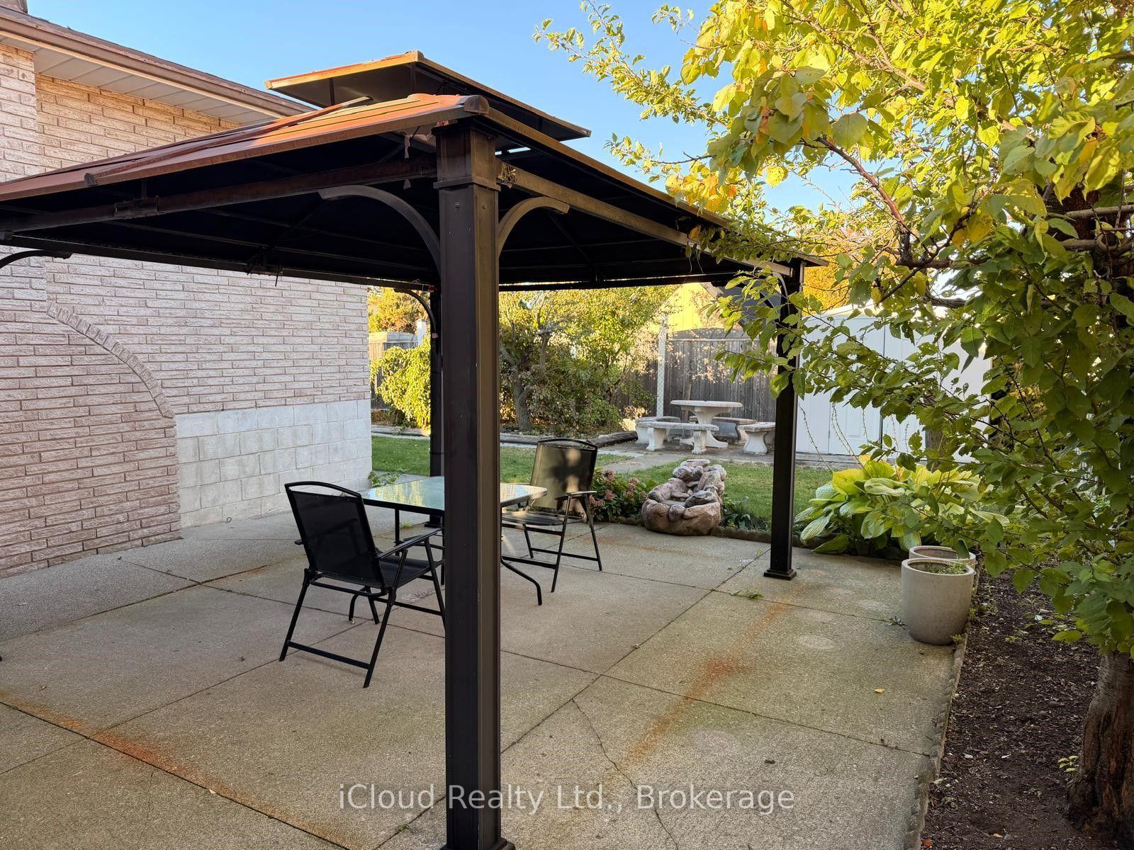 Photo 4 of 22 Seaton Place, Hamilton, Stoney Creek — HOMEH