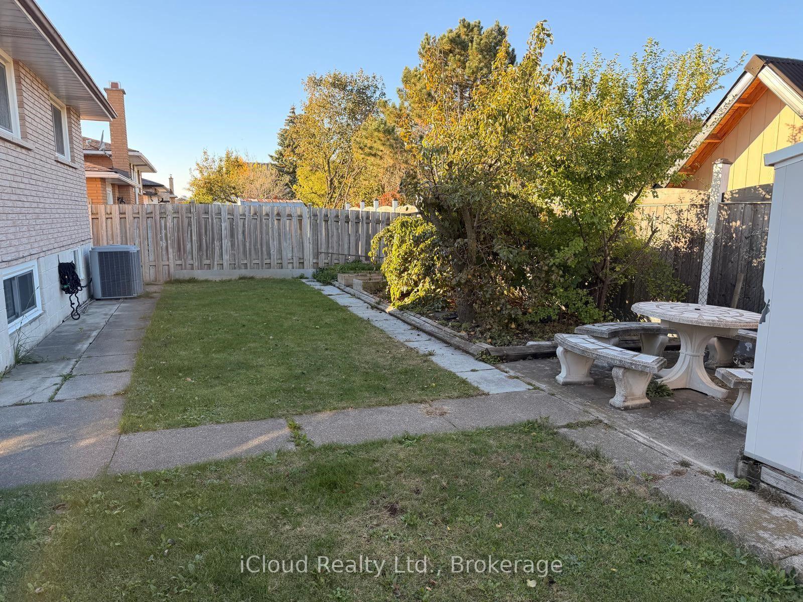 Photo 5 of 22 Seaton Place, Hamilton, Stoney Creek — HOMEH
