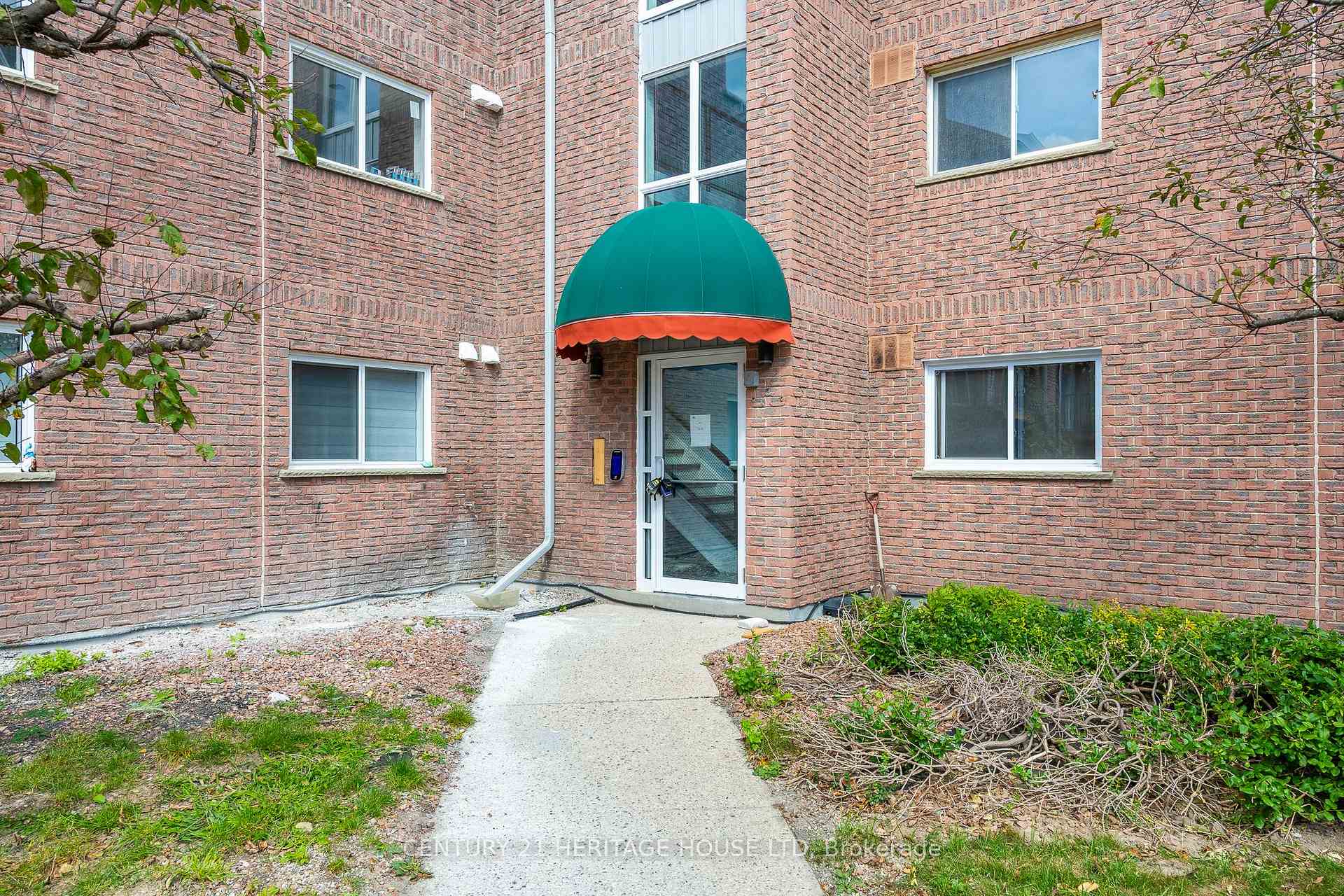 Photo 4 of Unit 13, 3085 Kingsway Drive, Kitchener, Vanier - Kitchener — HOMEH