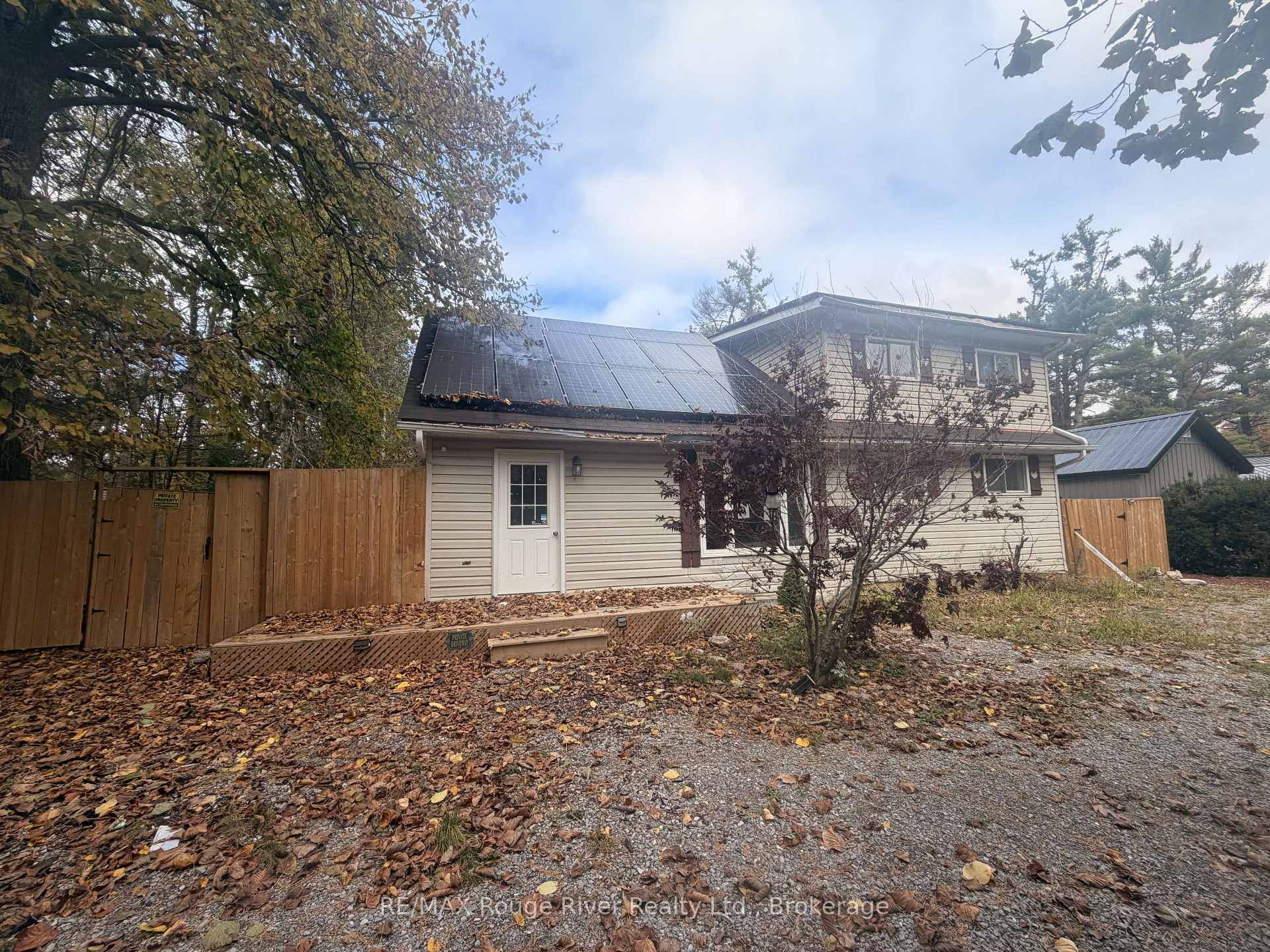 Photo 2 of 11 Edgewood Drive, Kawartha Lakes, Verulam — HOMEH