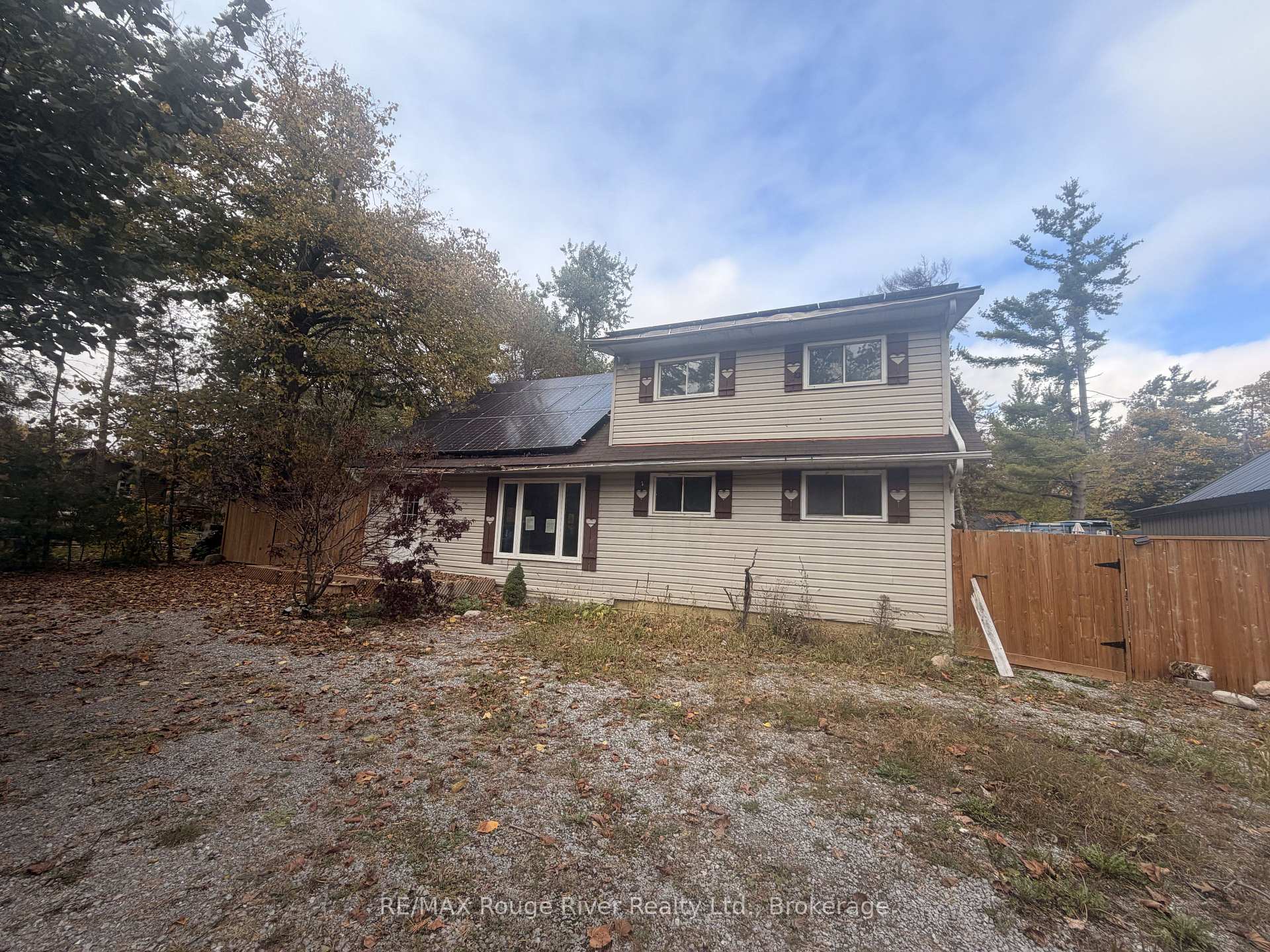 Photo 3 of 11 Edgewood Drive, Kawartha Lakes, Verulam — HOMEH