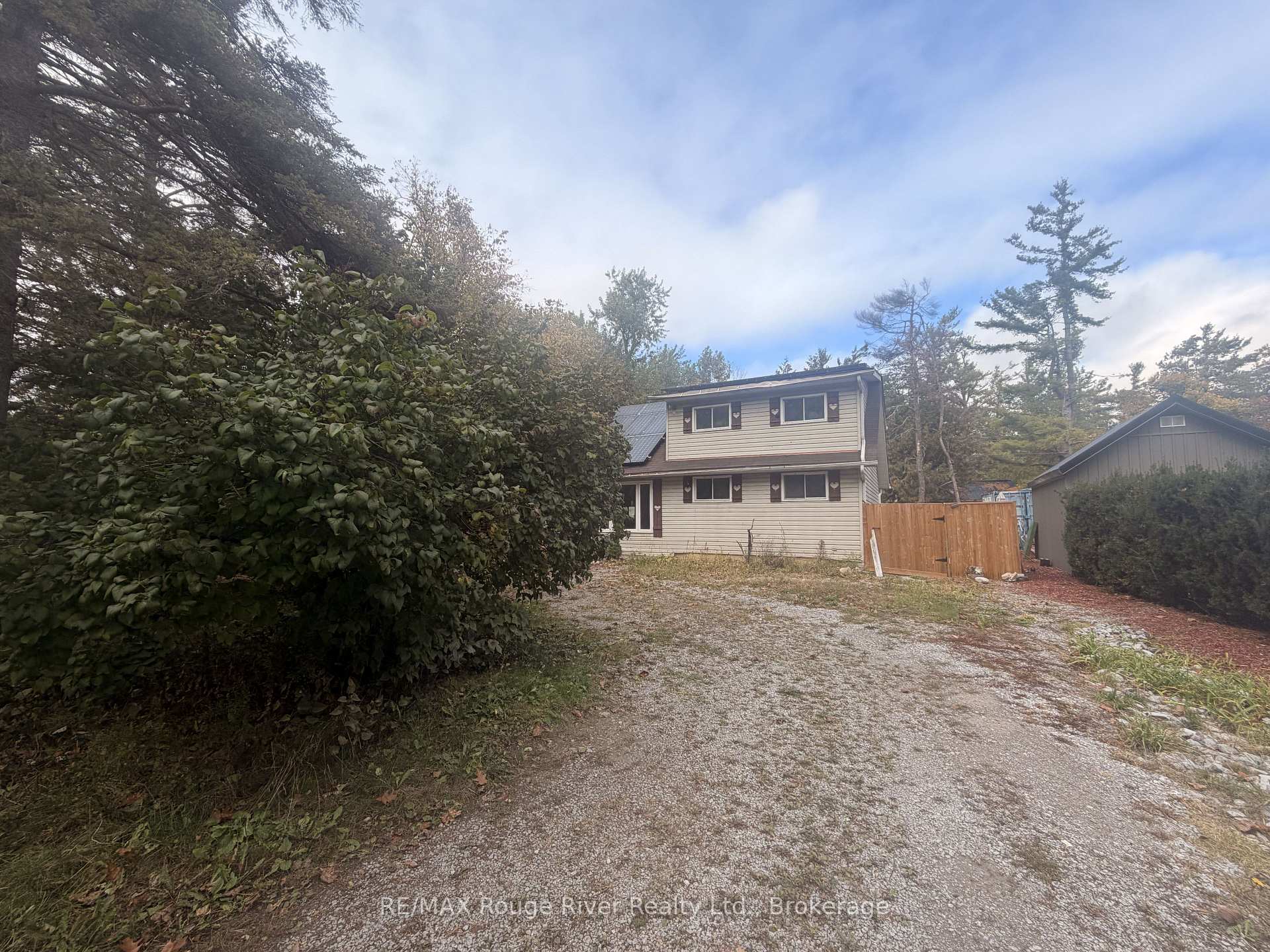 Photo 4 of 11 Edgewood Drive, Kawartha Lakes, Verulam — HOMEH