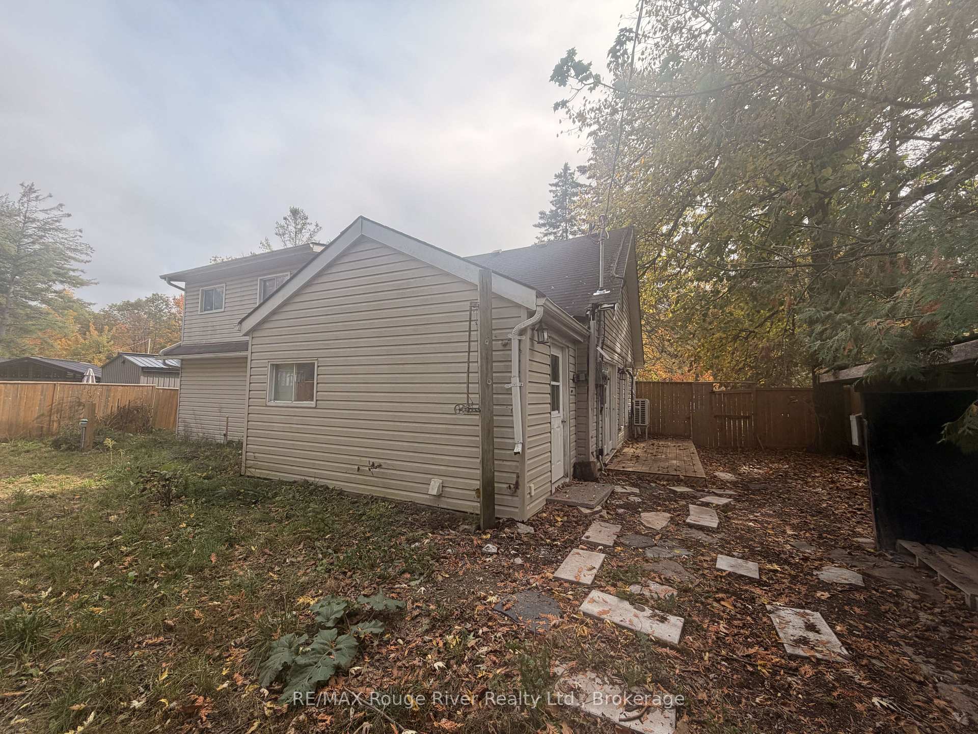 Photo 8 of 11 Edgewood Drive, Kawartha Lakes, Verulam — HOMEH