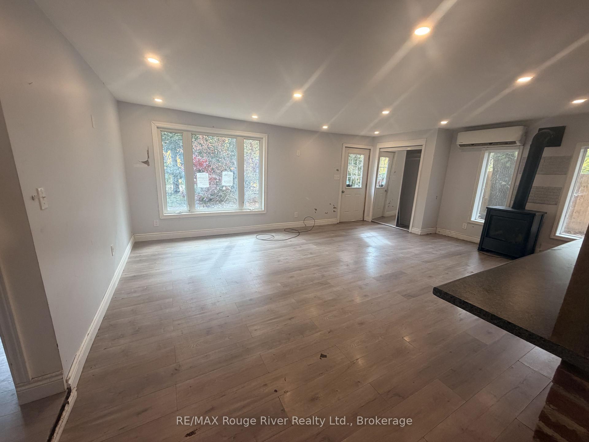 Photo 13 of 11 Edgewood Drive, Kawartha Lakes, Verulam — HOMEH