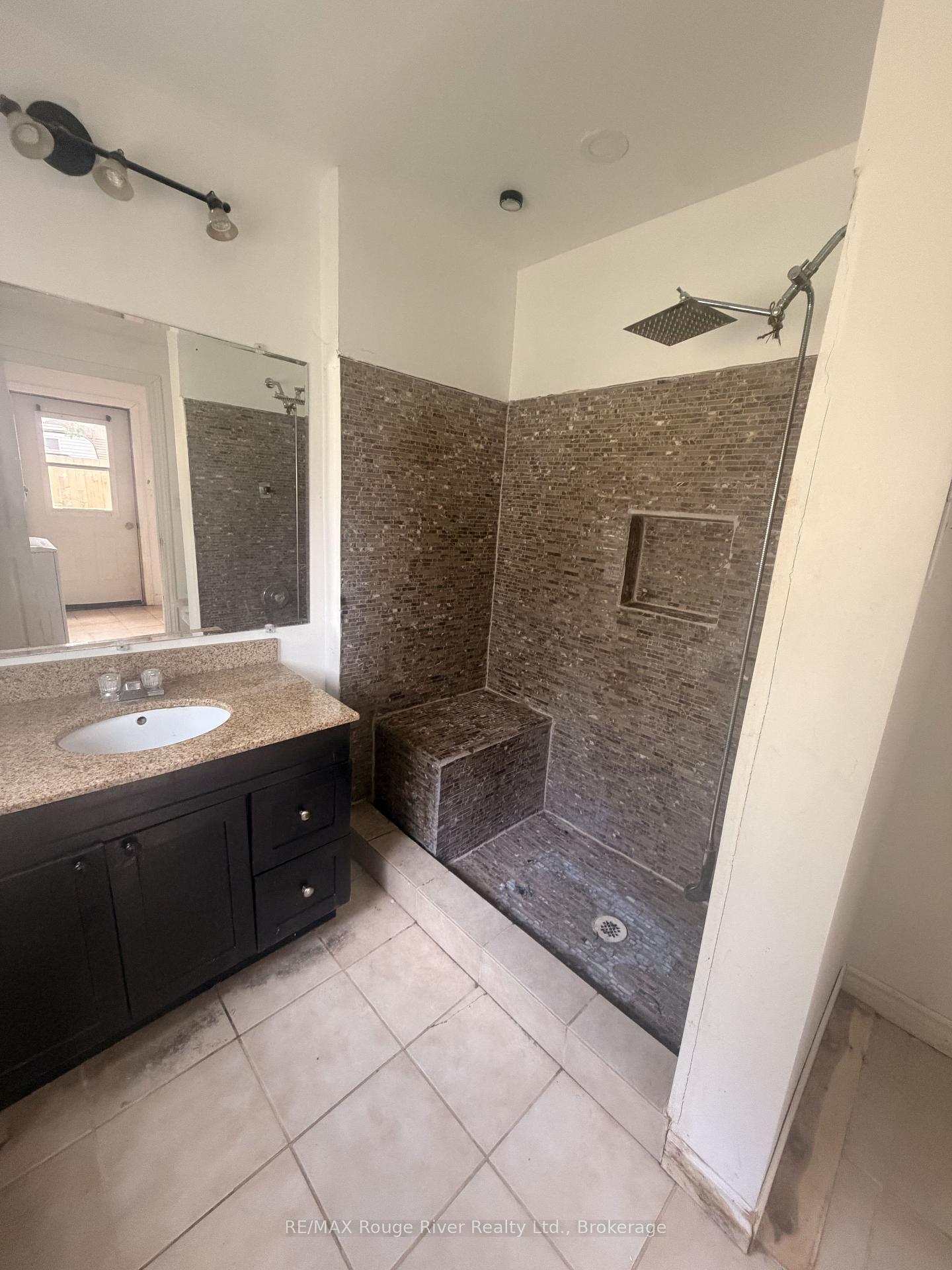 Photo 20 of 11 Edgewood Drive, Kawartha Lakes, Verulam — HOMEH