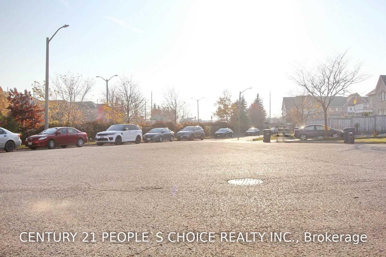 Photo 2 of 6 Stirrup Court, Brampton, Fletcher's Creek Village — HOMEH