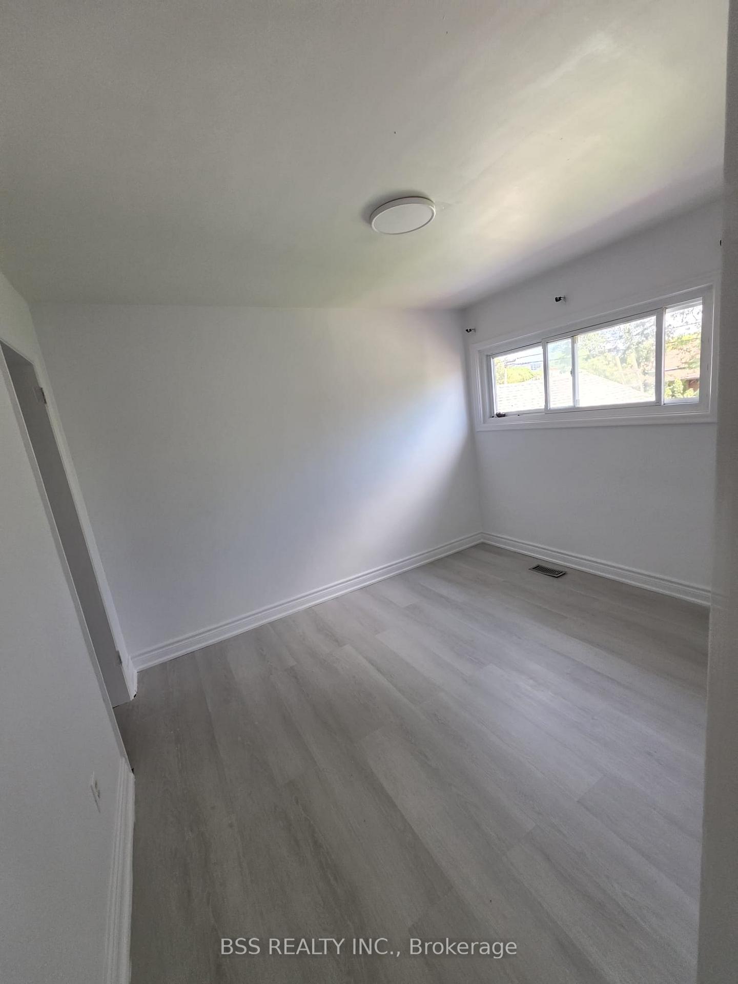 Photo 2 of 88 Southampton Drive, Scarborough, Eglinton East — HOMEH